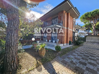 Foto Villa unifamiliare in Viale Antonio Gramsci, Cervia Milano Marittima