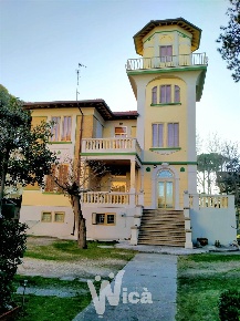 Foto Villa unifamiliare a Cervia di 370 m² con 12 locali in vendita