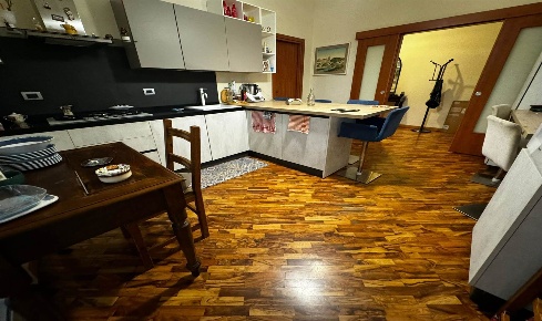 Foto Appartamento a Cosenza Centro di 131 m² con 6 locali in vendita