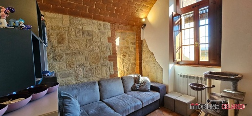Foto Appartamento a Poggibonsi Centro di 67 m² con 3 locali in vendita
