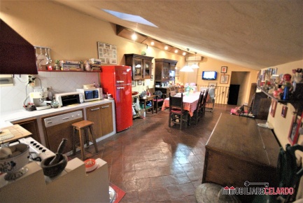 Foto Appartamento a Poggibonsi di 227 m² con 7 locali in vendita