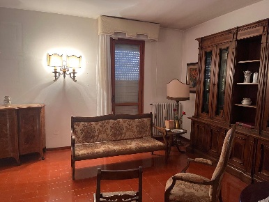 Foto Villa unifamiliare a Pontedera Centro di 460 m² con 10 locali