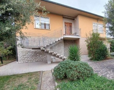 Foto Villa unifamiliare a Pontedera Santa Lucia, La Borra di 280 m²
