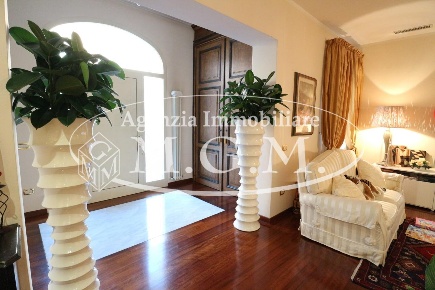 Foto Casa indipendente a Pontedera Oltrera di 240 m² con 6 locali