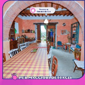 Foto Appartamento a Arezzo di 230 m² con 8 locali in vendita