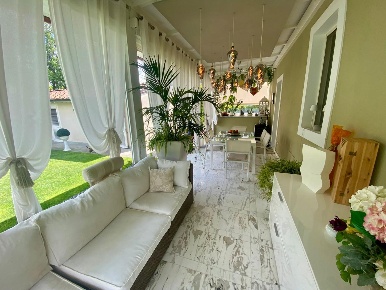 Foto Villa unifamiliare a Lucca Monte San Quirico - Tre Cancelli di 195 m²