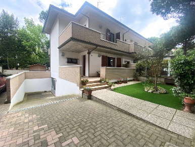 Foto Villa singola a Cervia Mare con 5 locali in vendita