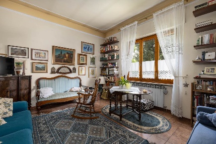 Foto Appartamento a Poggibonsi Zona Industriale di 316 m² con 8 locali