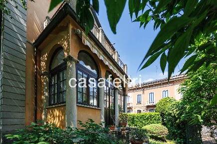 Foto Villa unifamiliare in via dello statuto  4, Bergamo Centro di 380 m²