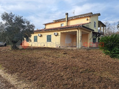 Foto Villa bifamiliare in Via Casali San Montino 1, Cassino di 130 m²