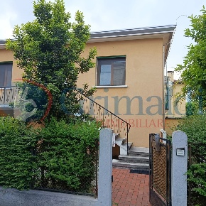 Foto Villa bifamiliare in Enrico Caviglia, Padova Porta Trento di 226 m²
