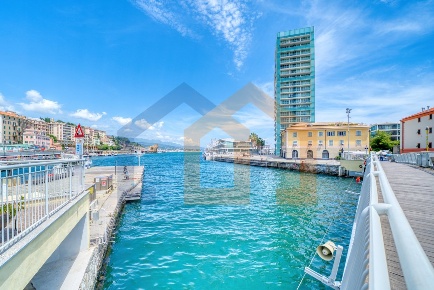 Foto Appartamento in Largo delle Coffe 1, Savona Centro Storico di 110 m²