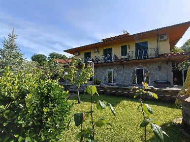 Foto Villa unifamiliare in Zona Picarelli, Avellino di 278 m² con 6 locali