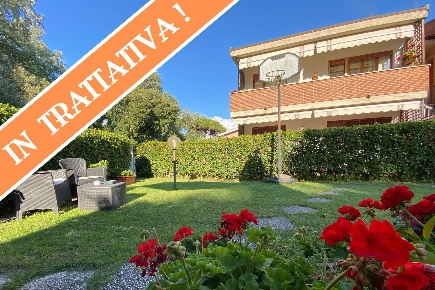 Foto Villa bifamiliare a Pisa Tirrenia di 94 m² con 4 locali in vendita