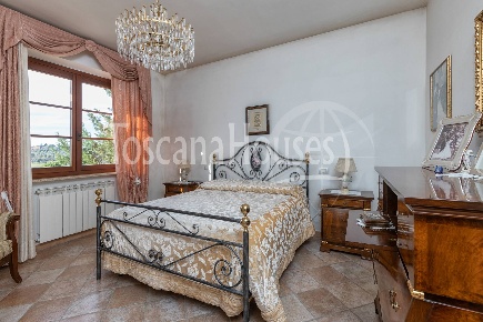 Foto Villa unifamiliare in strada del lucherino  33, Siena di 490 m²