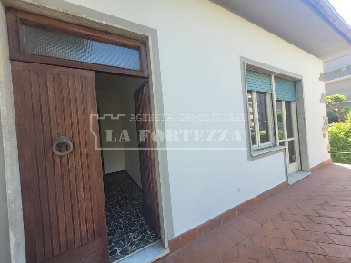 Foto Villa unifamiliare a Pisa Porta a Lucca di 155 m² con 7 locali
