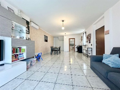 Foto Appartamento in Strada Farè, Novara Bicocca di 156 m² con 4 locali
