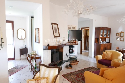 Foto Appartamento a Carrara Fontia, Fossola, Fossone di 160 m² con 6 locali