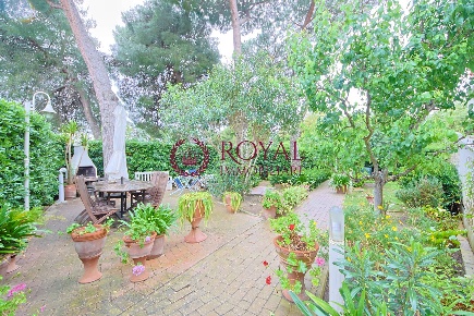 Foto Appartamento in Via Antonio Pacinotti, Livorno Ardenza di 200 m²