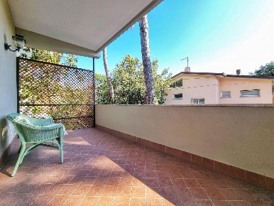 Foto Appartamento a Massa Marina di Massa Centro di 80 m² con 4 locali