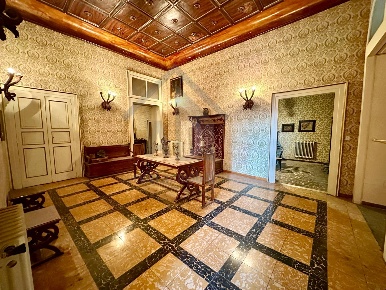 Foto Appartamento in VIA BIAGIO MIRAGLIA, Cosenza Centro Storico di 510 m²