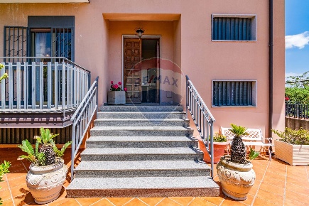 Foto Villa unifamiliare in Via Antonio Pietro Coppola, Mascalucia Centro