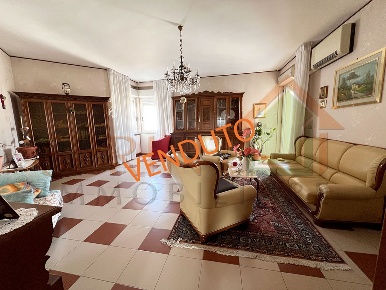 Foto Appartamento in Via Fratelli Rosselli 11, Monopoli Centro di 143 m²