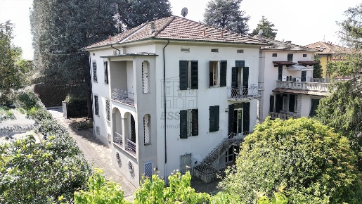 Foto Villa unifamiliare in Via Pietro Paolini 303, Lucca di 750 m²