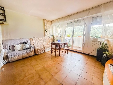 Foto Appartamento in Via Val Trebbia, Genova Molassana di 105 m² in vendita