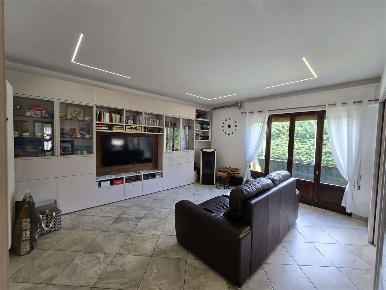 Foto Appartamento in viale Azari 111, Verbania di 109 m² con 3 locali