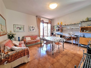 Foto Appartamento a Massa Marina di Massa Centro di 90 m² con 4 locali