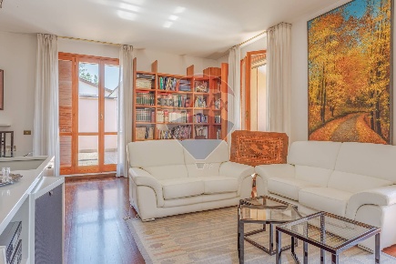 Foto Villa bifamiliare in Via Pezzana, Reggio nell'Emilia di 363 m²