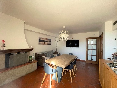 Foto Appartamento in VIA DEI GIARDINI  32, Viterbo di 154 m² con 8 locali
