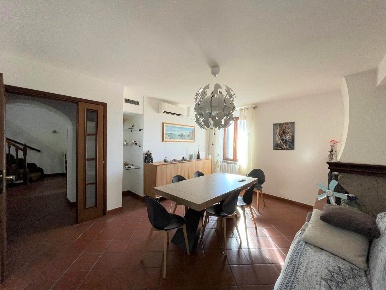 Foto Appartamento in VIA DEI GIARDINI  32, Viterbo di 154 m² con 8 locali