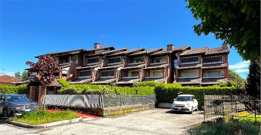 Foto Appartamento in Via Montanaro, Chivasso Centro di 107 m² con 4 locali
