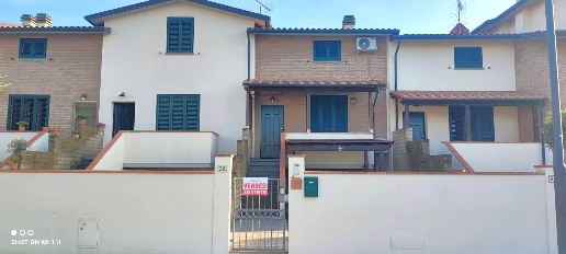 Foto Appartamento in via Berlinguer, Cecina di 90 m² con 6 locali