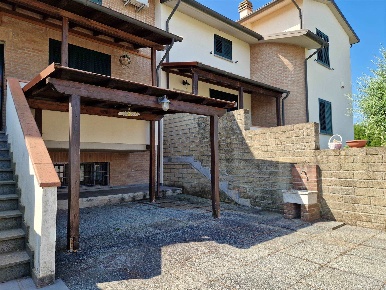 Foto Appartamento in via Berlinguer snc, Cecina di 90 m² con 6 locali