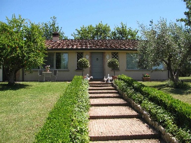 Foto Villa unifamiliare a Cecina di 150 m² con 7 locali in vendita