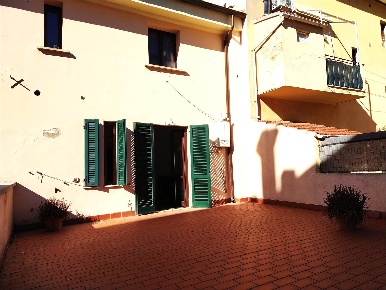 Foto Appartamento a Cecina Cecina Centro di 148 m² con 5 locali in vendita