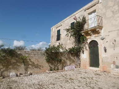 Foto Villa unifamiliare in S.P. 122, Scicli di 350 m² con 10 locali