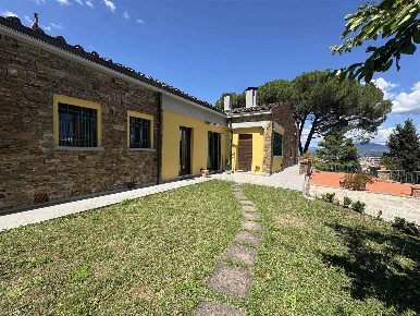 Foto Appartamento a Bagno a Ripoli Grassina di 218 m² con 6 locali