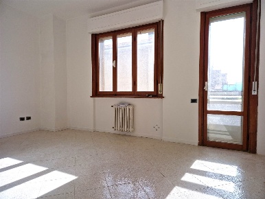 Foto Appartamento a Cecina Cecina Centro di 140 m² con 8 locali in vendita