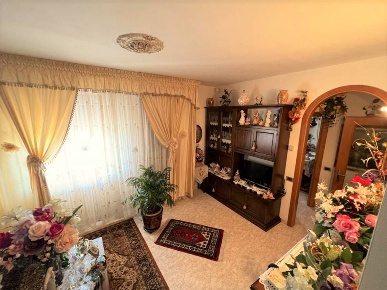 Foto Villa a schiera a Cecina di 175 m² con 7 locali in vendita