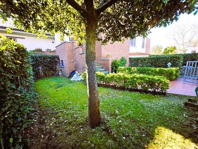Foto Appartamento a Cecina Cecina Centro di 120 m² con 5 locali in vendita