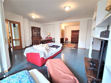 Foto Appartamento a Cecina Cecina Centro di 170 m² con 6 locali in vendita