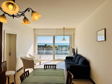 Foto Appartamento a Jesolo Lido Centro Ovest di 150 m² con 7 locali