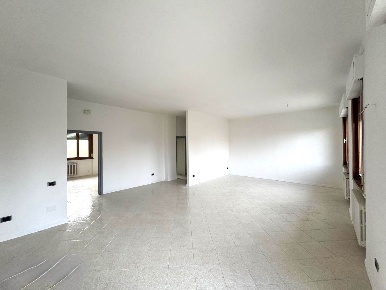 Foto Appartamento a Cecina Cecina Centro di 137 m² con 6 locali in vendita