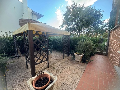Foto Villa a schiera a Cecina Cecina Centro di 70 m² con 5 locali