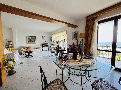 Foto Villa unifamiliare in Via Dei Ciclopi  154, Aci Catena di 353 m²