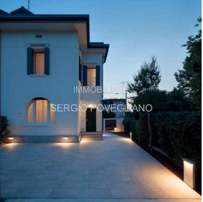 Foto Villa bifamiliare in Viale Nino Bixio 2, Treviso di 177 m² in vendita